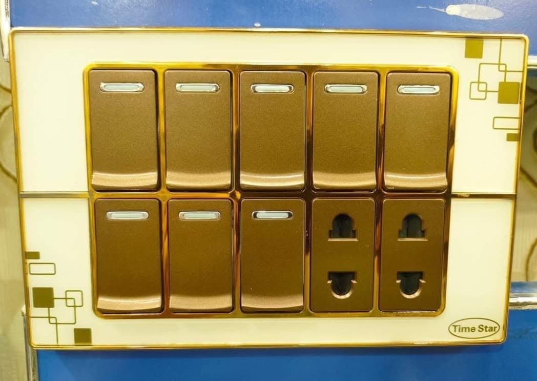 Heritage 8-Gang Smart Board — Champagne Gold